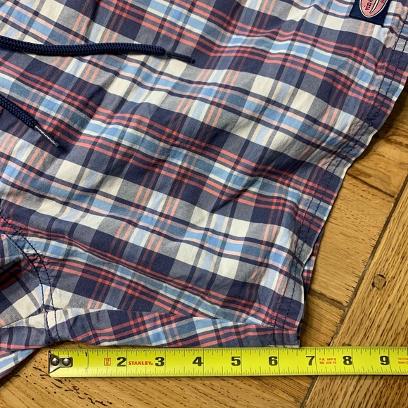 Vineyard Vines swim trunks - Picture 4 of 4